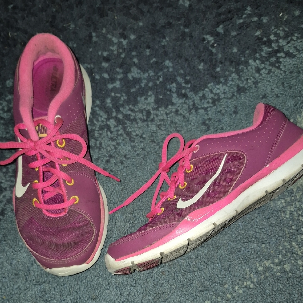 💥5/35 Nike Women's Fuchsia Athletic Shoes Size 6.5